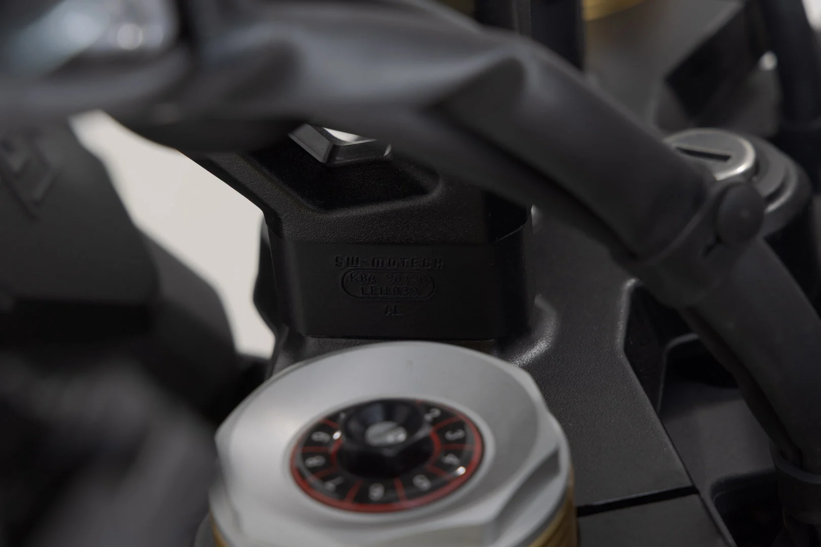 SW-Motech Bar riser - H=20 mm. Silver. BMW R 12 G/S (25-).